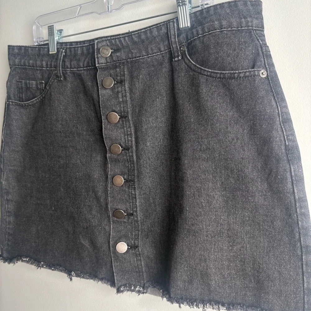 Mud Pie Black Denim Button‎ Front Mini Skirt Raw Hem Size Large